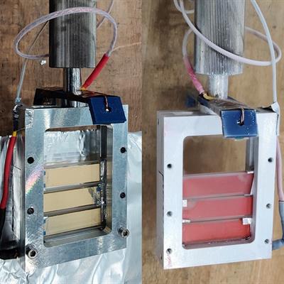 ​The new sample environment before illumination of the sample and afterwards, showing the colour change.
